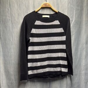🇺🇸 Micheal Kors Black and Gray Striped sparkly sweater size medium
